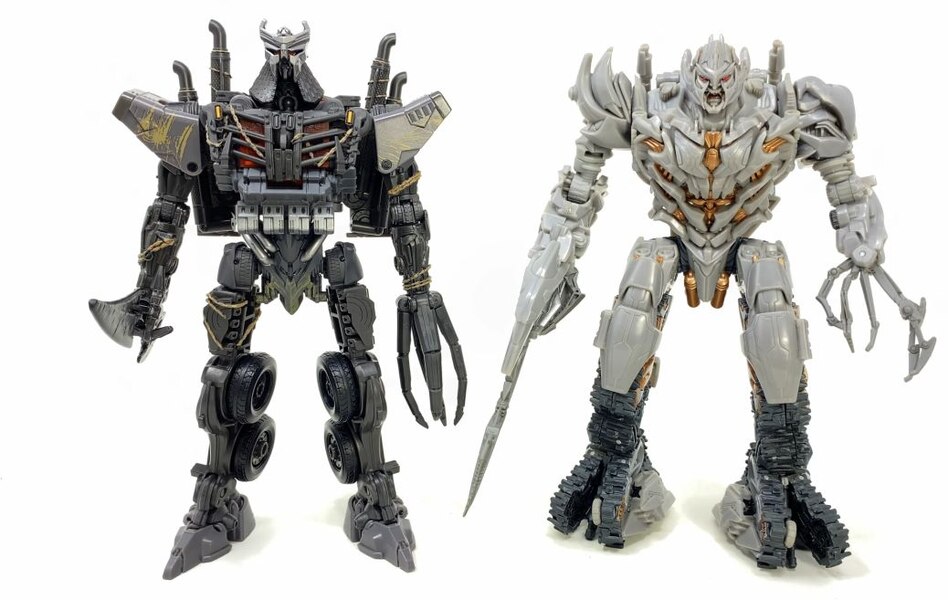 In Hand Image Of  Studio Series Rise Of The Beasts Scourge  (28 of 49)